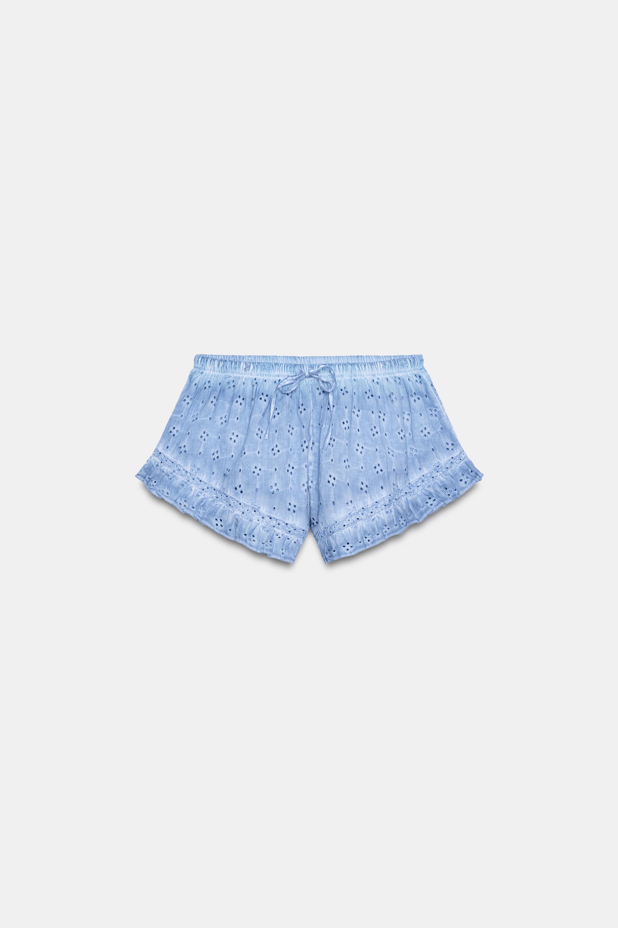 SHORT EFFET DÉLAVÉ BRODERIES PERFORÉES